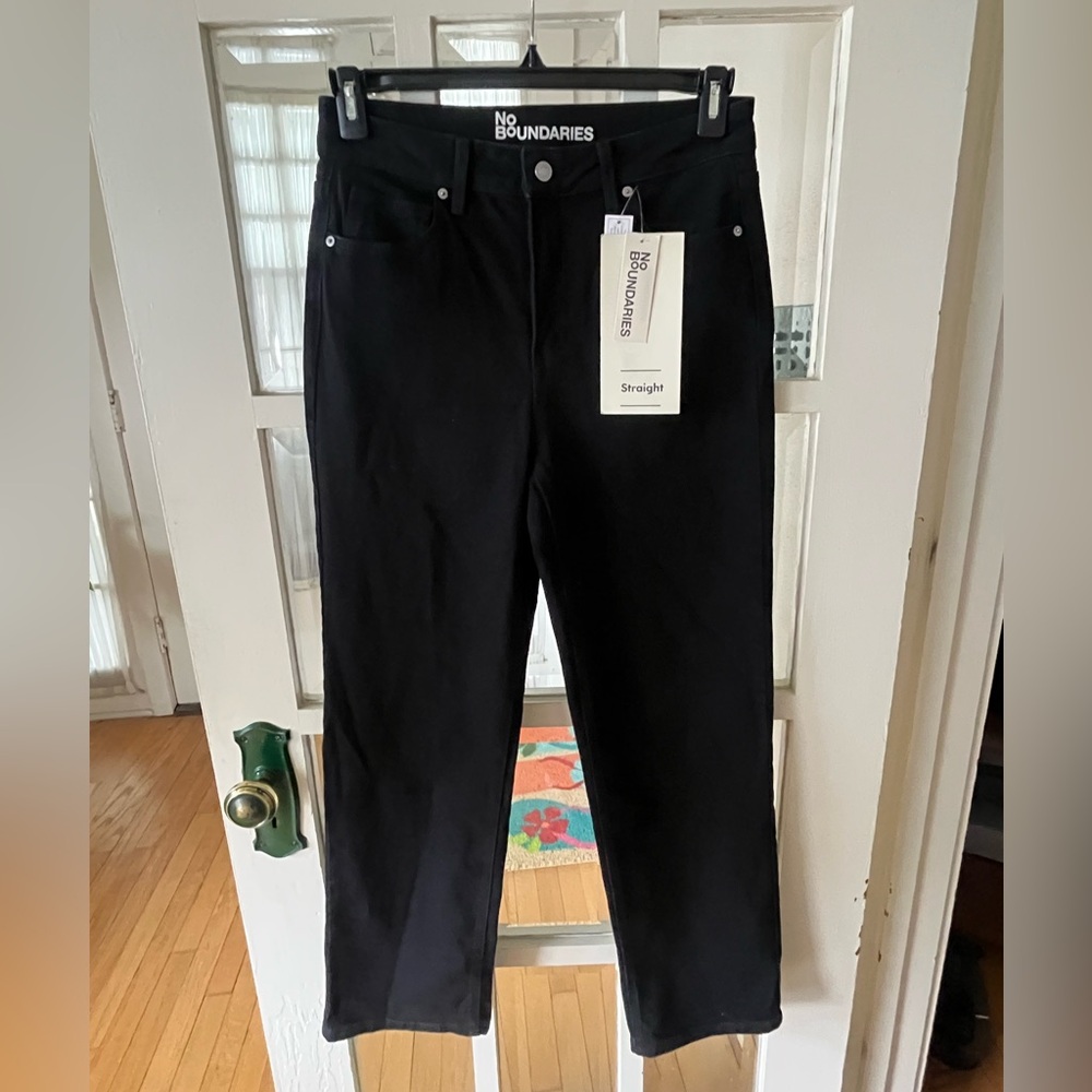 No Boundaries Women’s High Rise Straight Leg Black Denim Jeans - Size 8